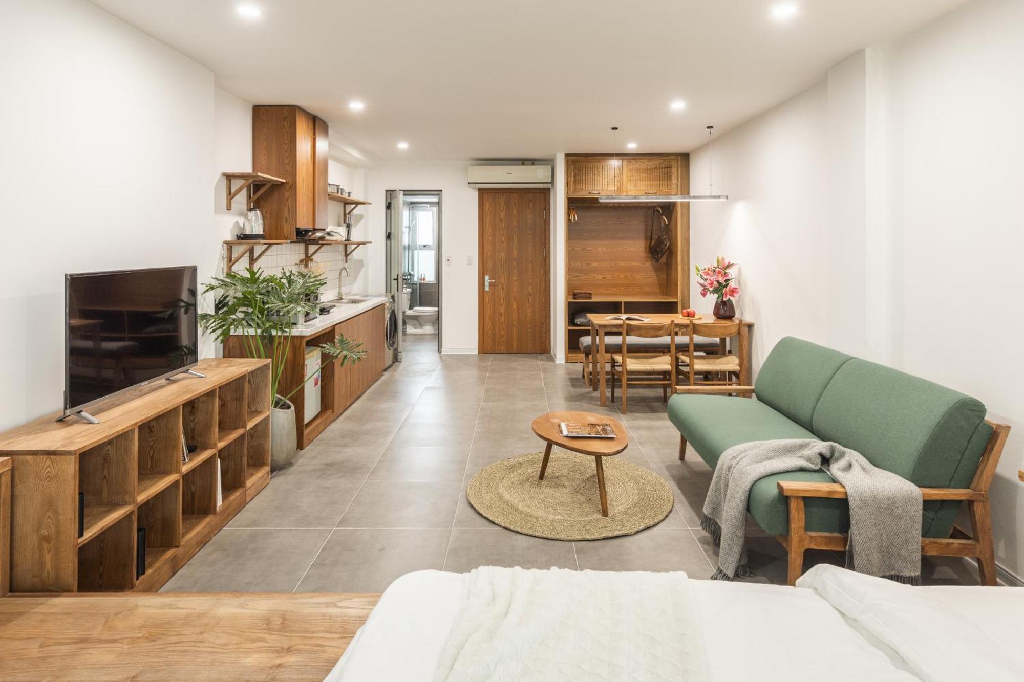 Apartment Sunny Building In Old Quarter-lift Access-washer-train Street Hanoi