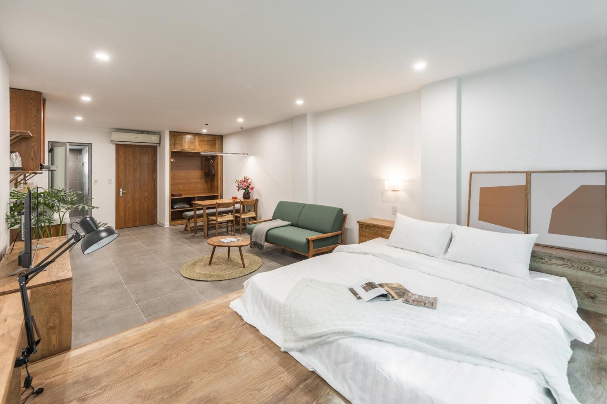 Apartment Sunny Building In Old Quarter-lift Access-washer-train Street *