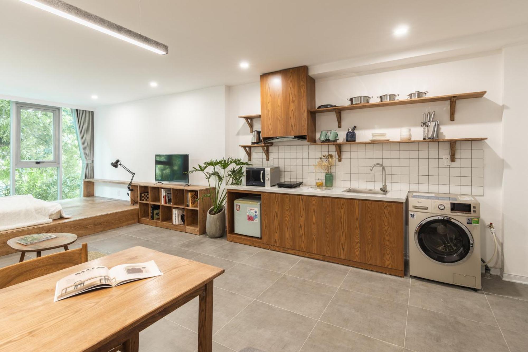 Apartment Sunny Building In Old Quarter-lift Access-washer-train Street *
