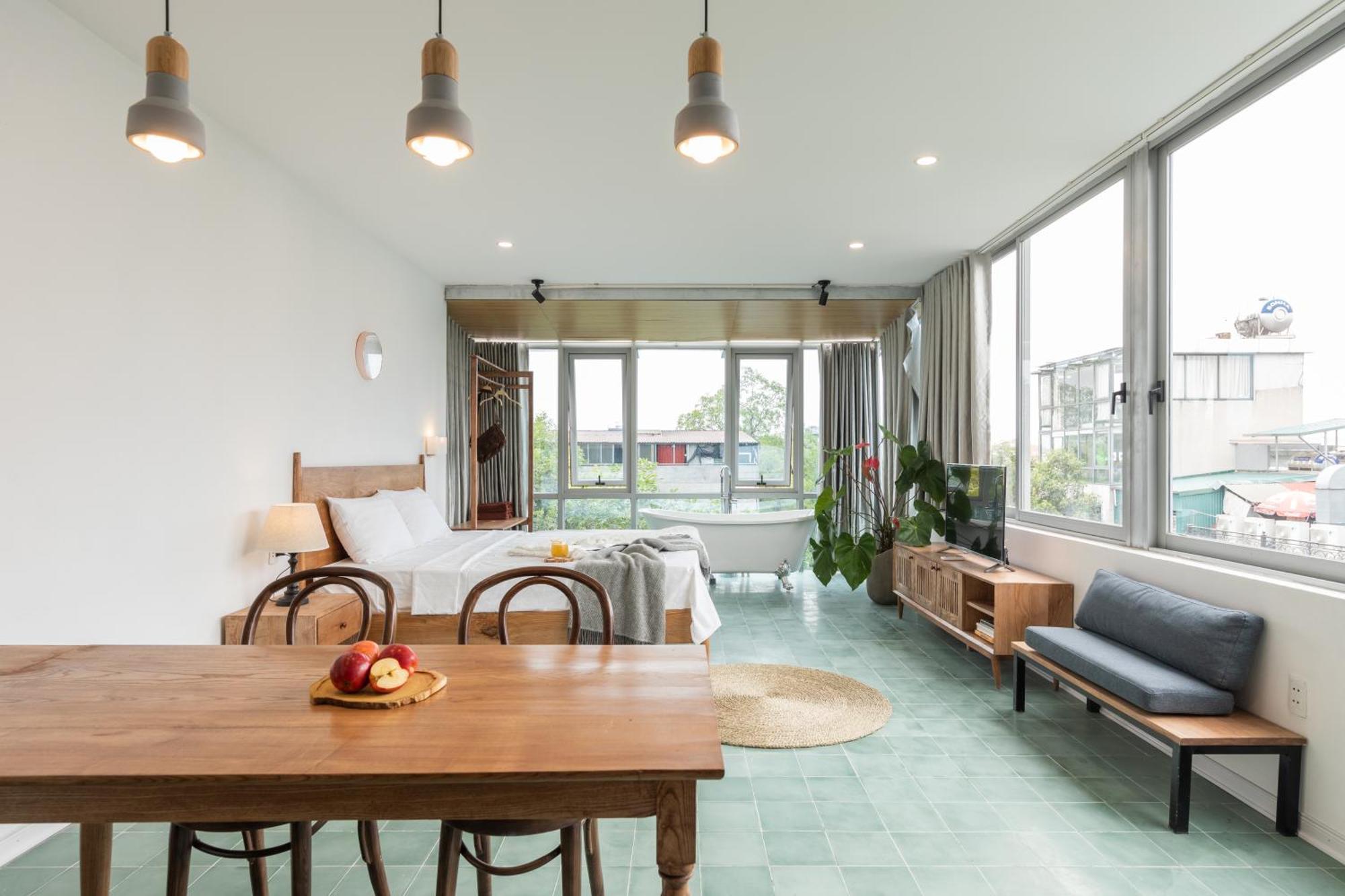 Sunny Building In Old Quarter-lift Access-washer-train Street Apartment *