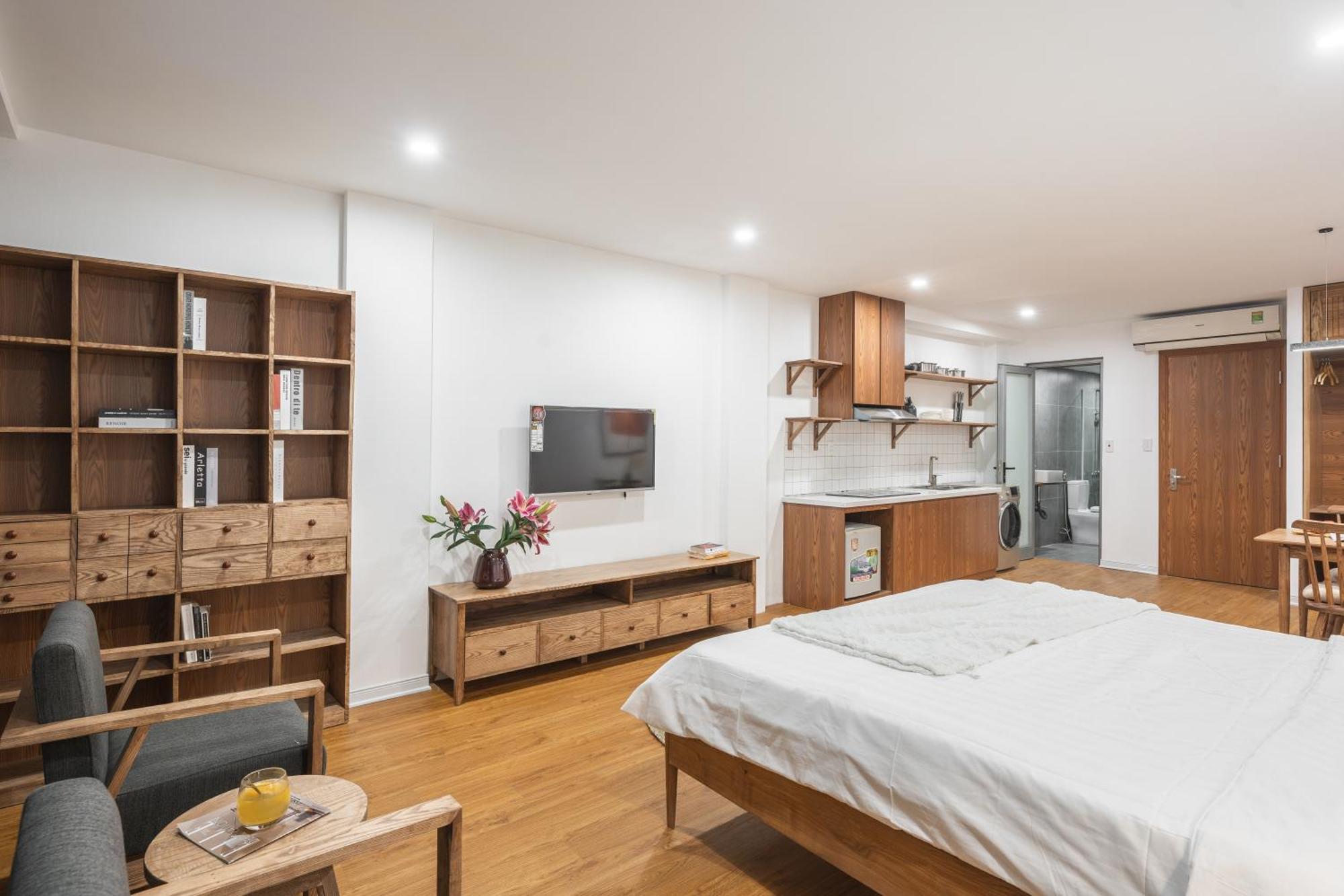 Sunny Building In Old Quarter-lift Access-washer-train Street Apartment *